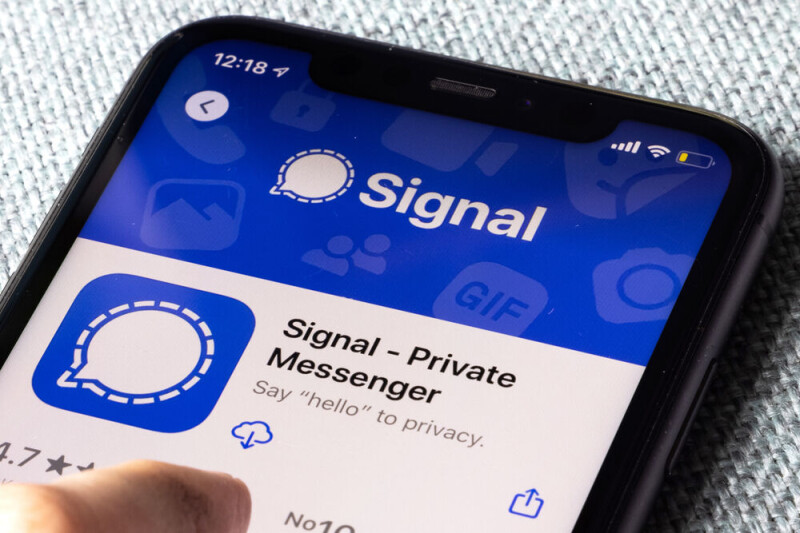 Signal bug could keep your mic - and camera - on after hangup